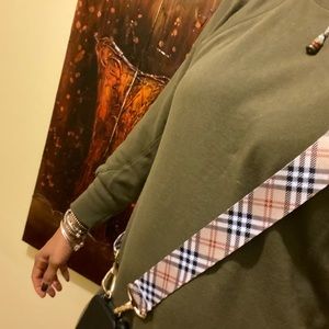 Fashionable crossbody phone case